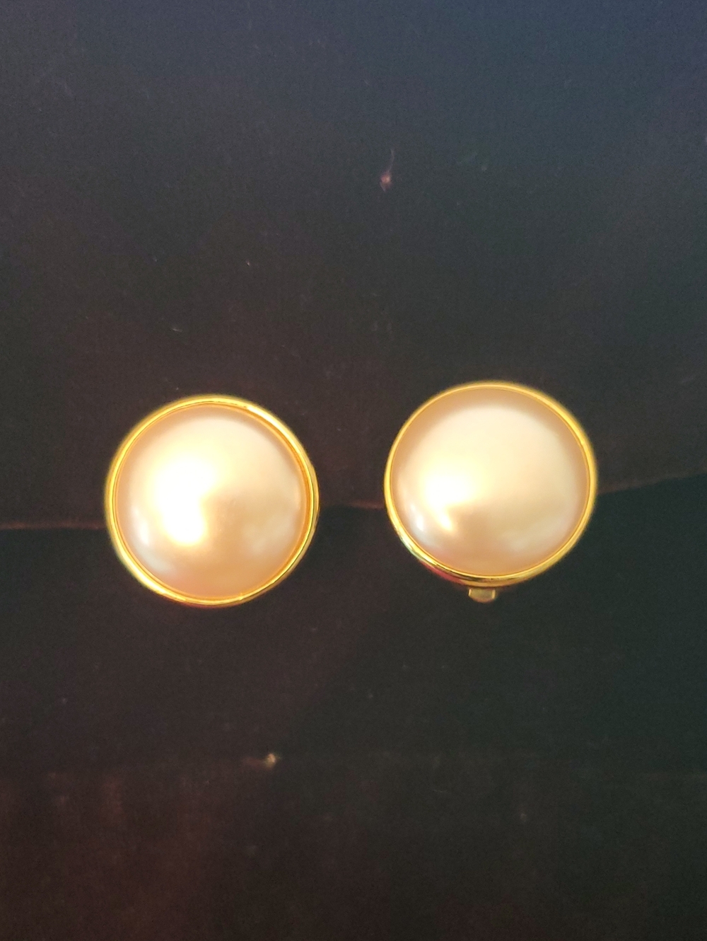 Vintage Gold Pearl Clip-On Earrings - Cream Pearlescent Finish